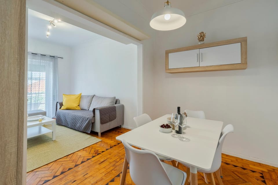Combatentes 33 House - By Y Concept Apartment in Setúbal Municipality