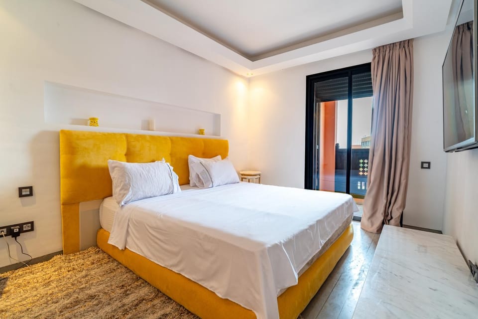 Bed, Bathroom, Balcony/Terrace, Photo of the whole room, Bedroom, City view, internet