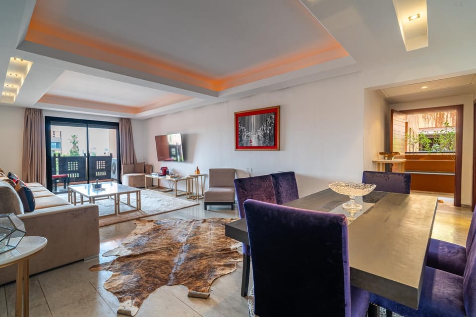 Communal lounge/ TV room, Coffee/tea facilities, View (from property/room), Balcony/Terrace, Dining area, internet