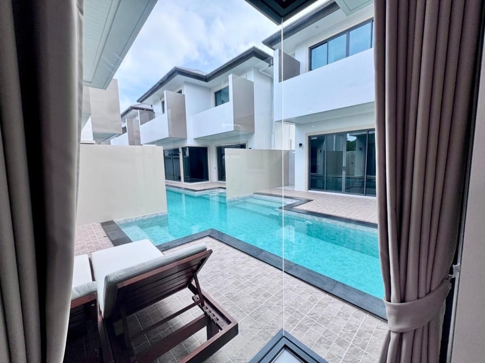 Patio, View (from property/room), Balcony/Terrace, Pool view