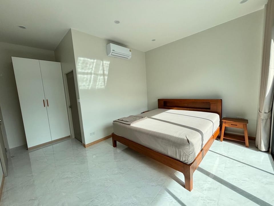 Bedroom, wardrobe