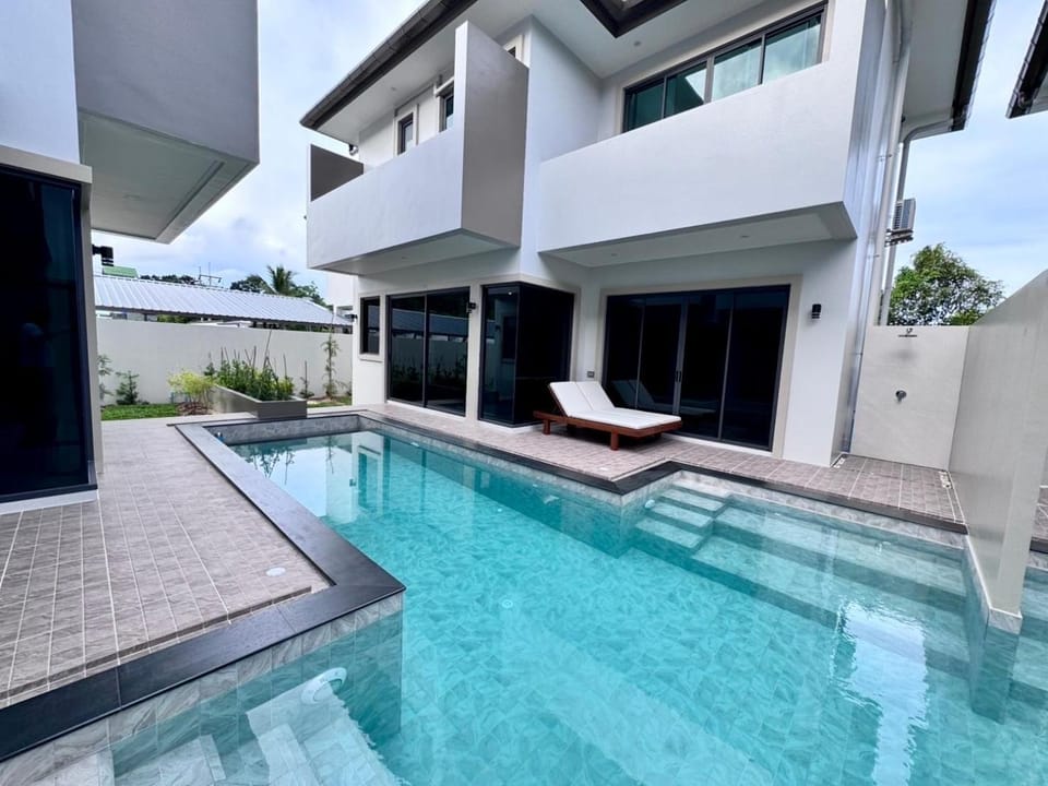 Patio, Balcony/Terrace, Swimming pool, sunbed