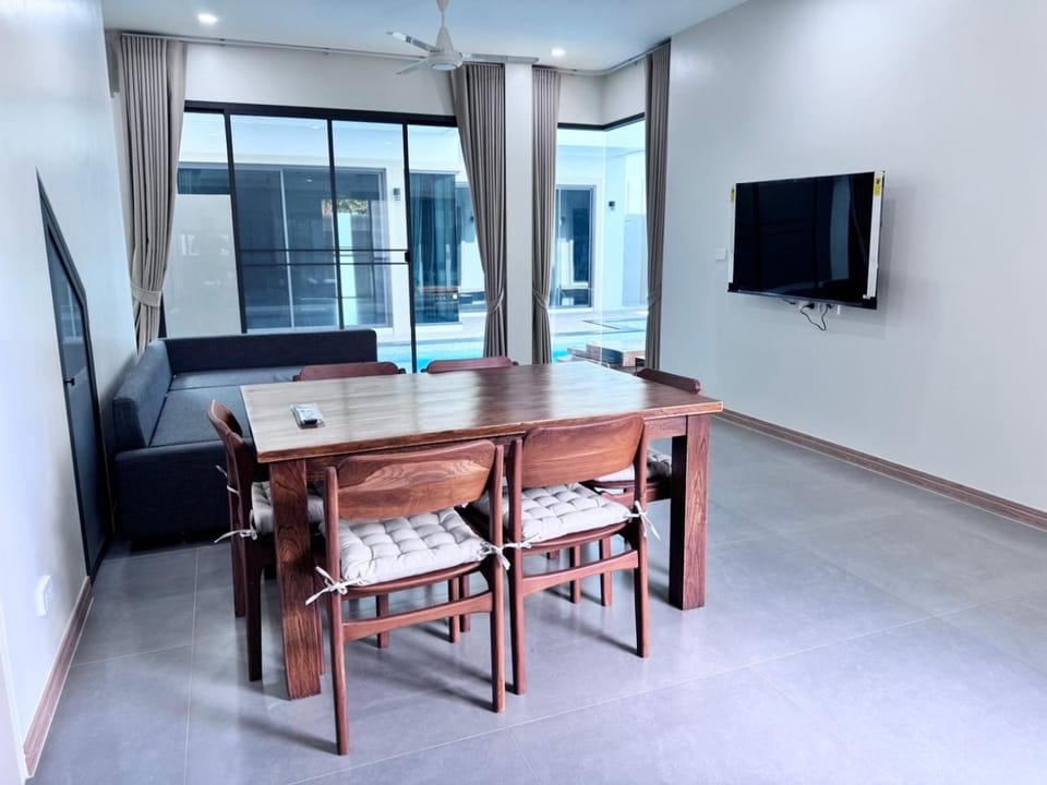 Communal lounge/ TV room, Dining area
