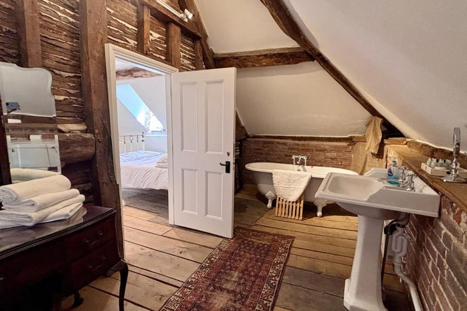 Bathroom, Bath, towels