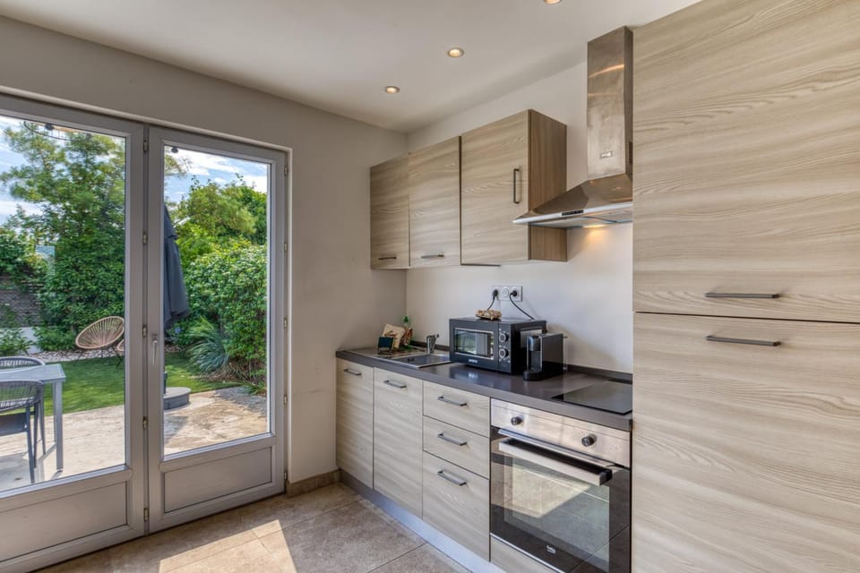 Property building, Kitchen or kitchenette, Living room