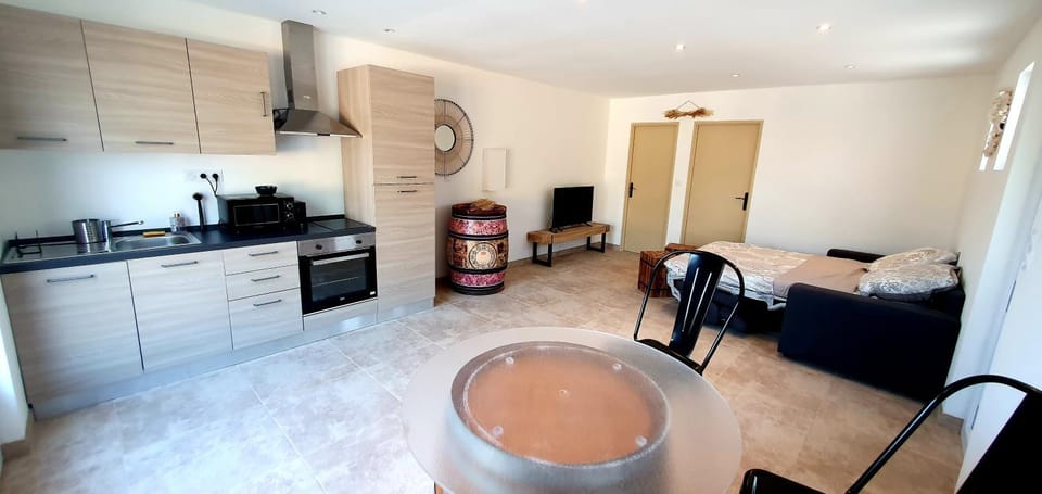 Kitchen or kitchenette, Living room