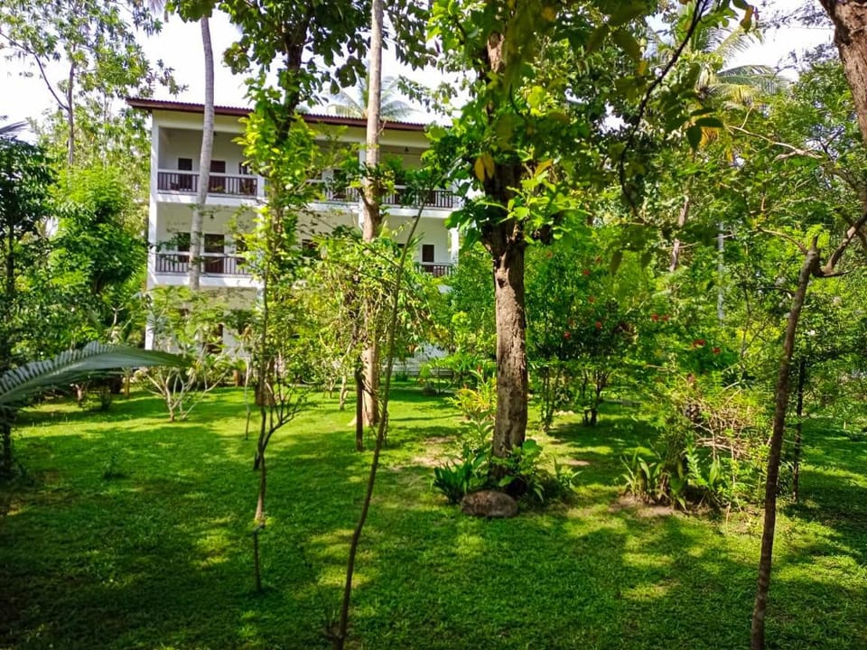 Monarathanna Hotel in Southern Province