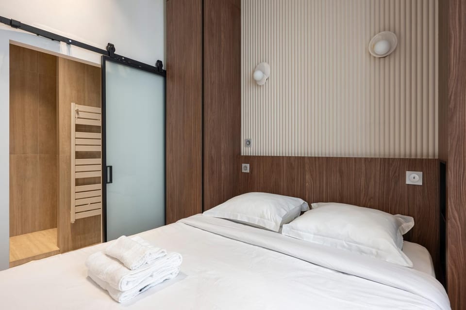 Bed, Photo of the whole room, Bedroom, towels, wardrobe