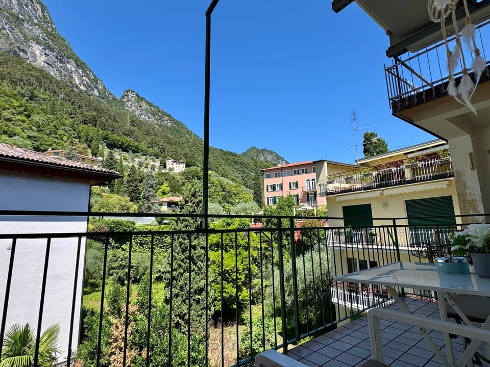 Balcony/Terrace, Mountain view