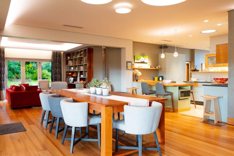 Kitchen or kitchenette, Seating area, Floor plan, Dining area, Garden view, fireplace