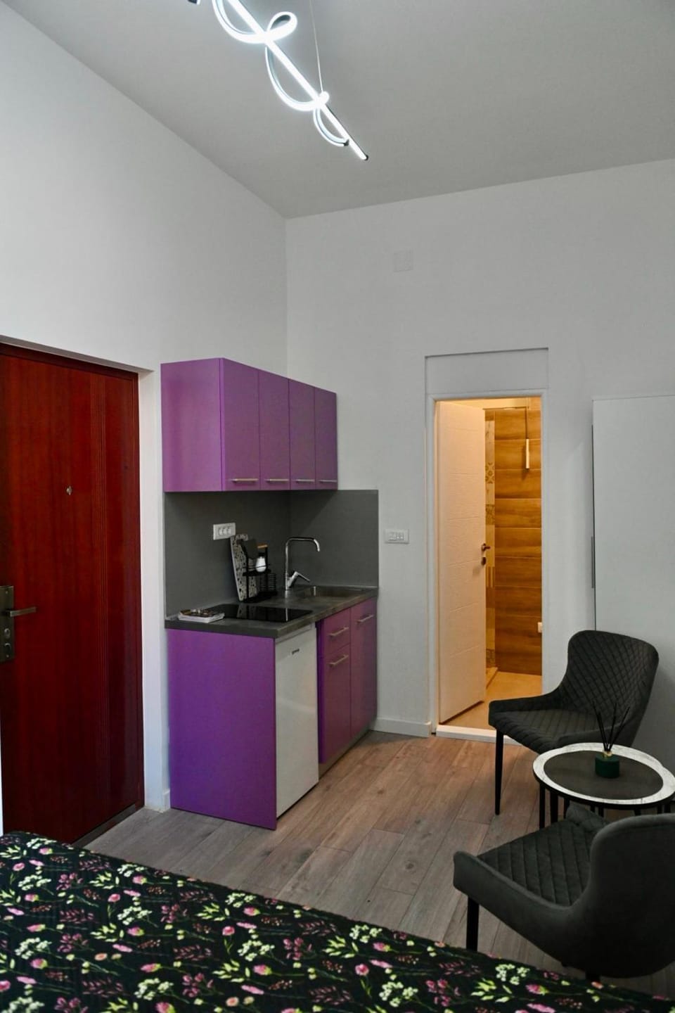 Coffee/tea facilities, Kitchen or kitchenette, Living room, Seating area, Dining area