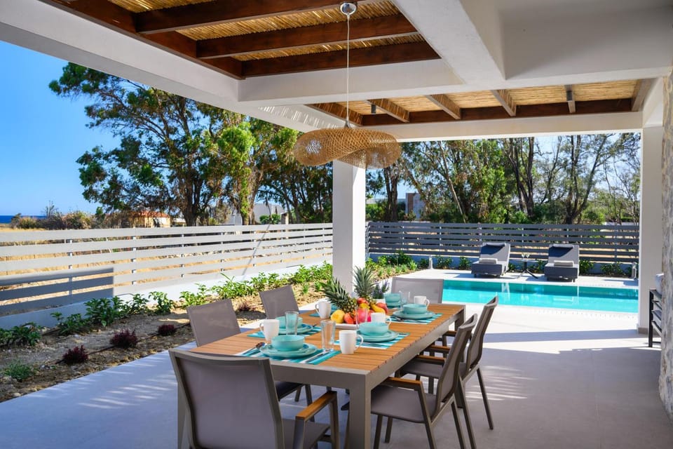 Dining area, Swimming pool