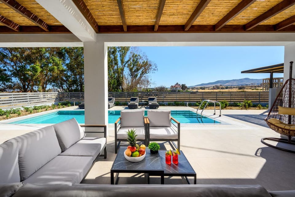 Balcony/Terrace, Dining area, Swimming pool, sunbed