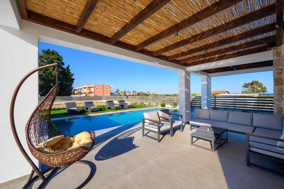 Balcony/Terrace, Swimming pool, sunbed