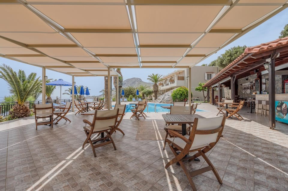 Patio, Restaurant/places to eat, Day, View (from property/room), Balcony/Terrace, Pool view, Sea view, Swimming pool, Breakfast, Quiet street view, Inner courtyard view, sunbed