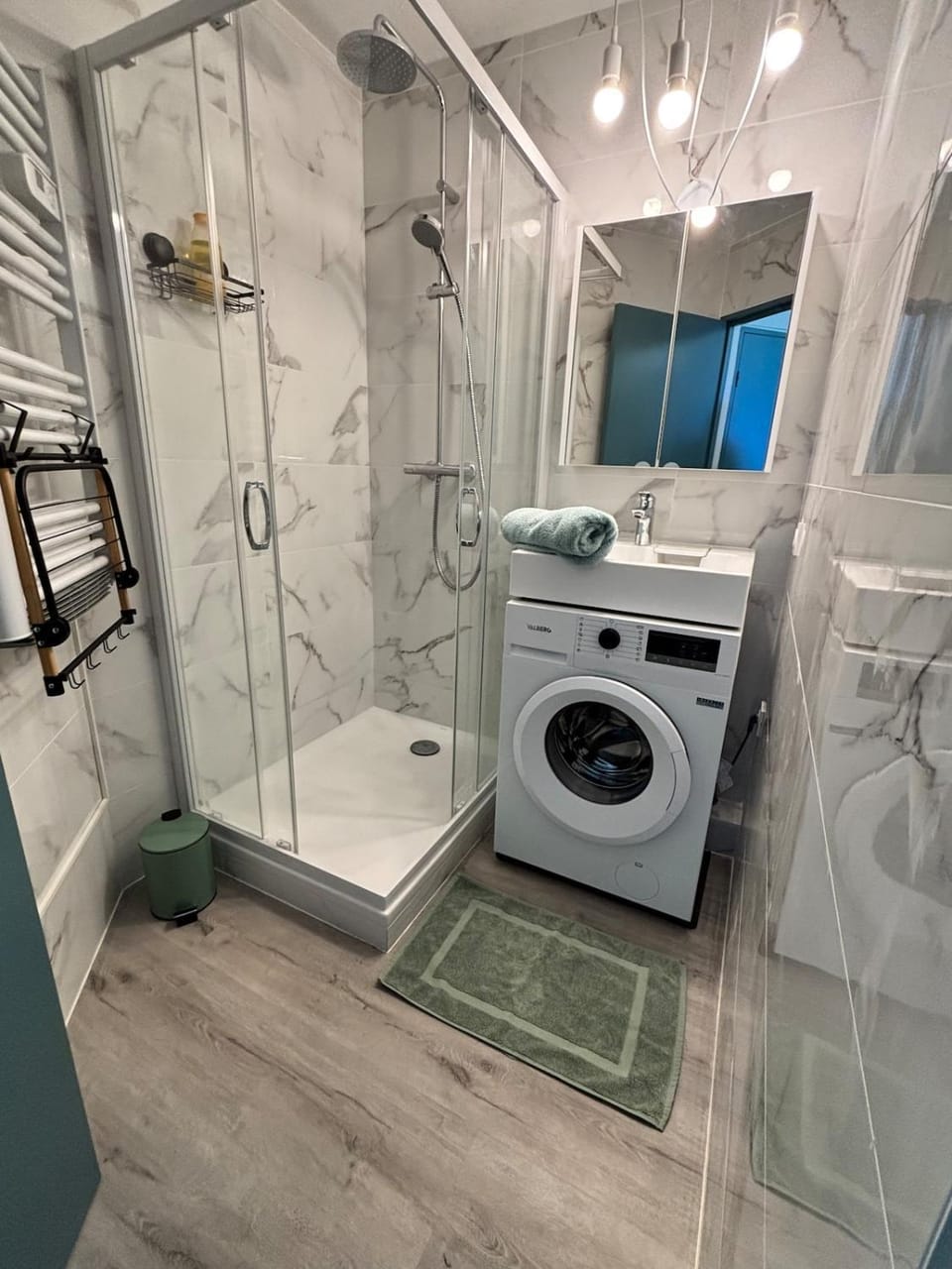 Shower, Bathroom, towels, washing machine