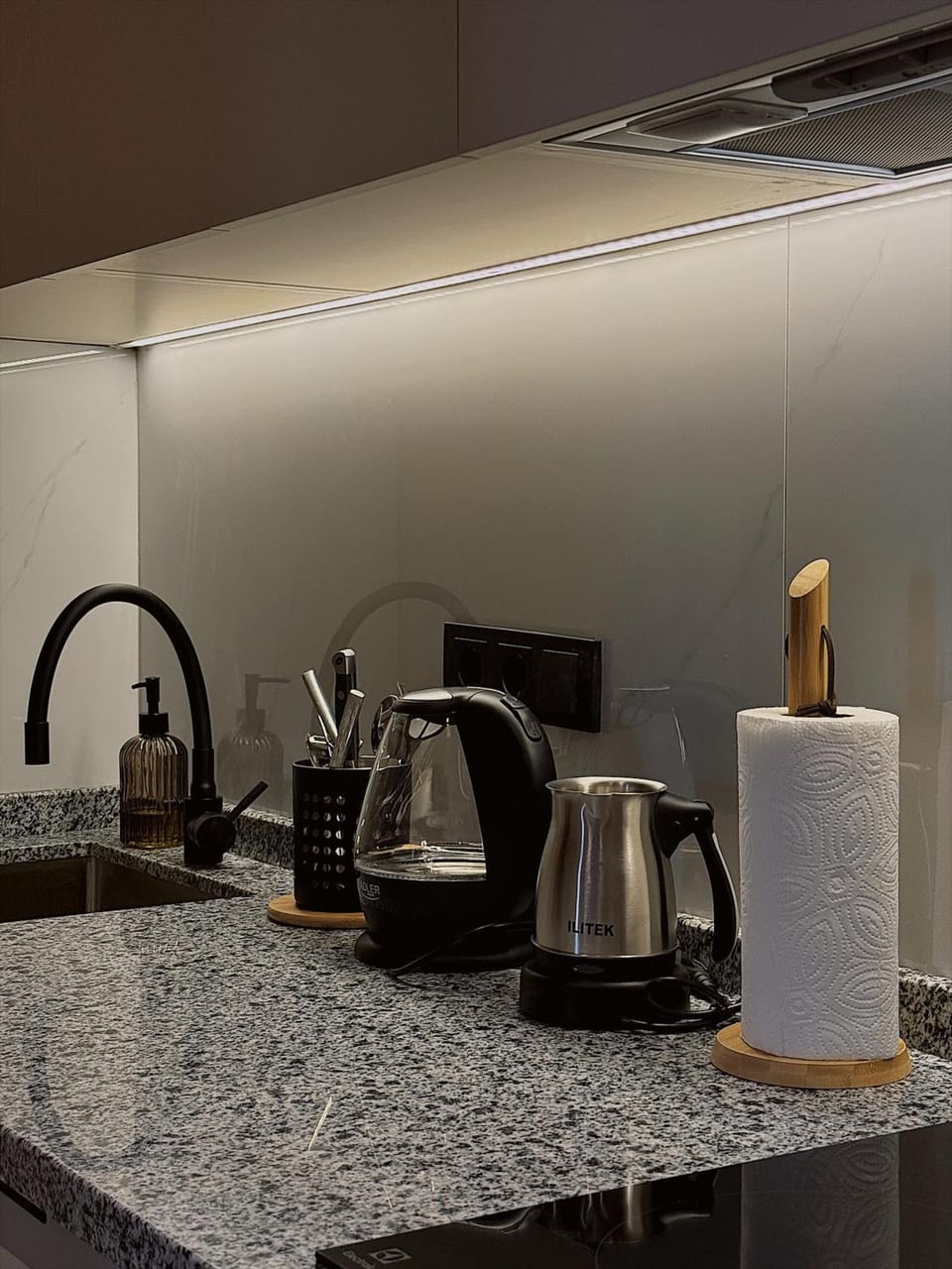 Coffee/tea facilities, Kitchen or kitchenette