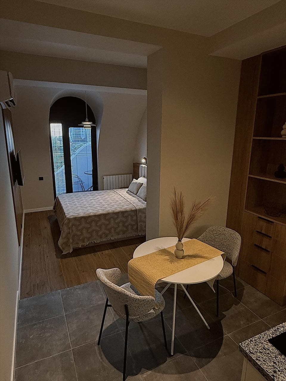 Bed, Photo of the whole room, Dining area, Bedroom