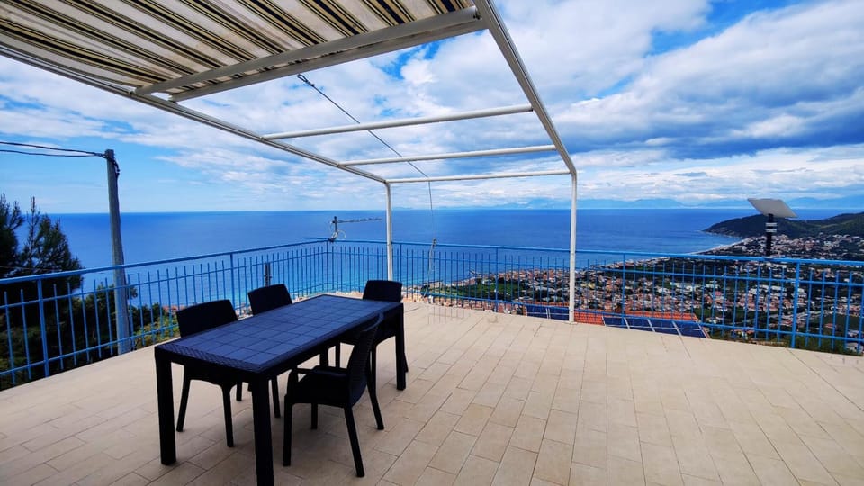 View (from property/room), Balcony/Terrace, Dining area, Sea view
