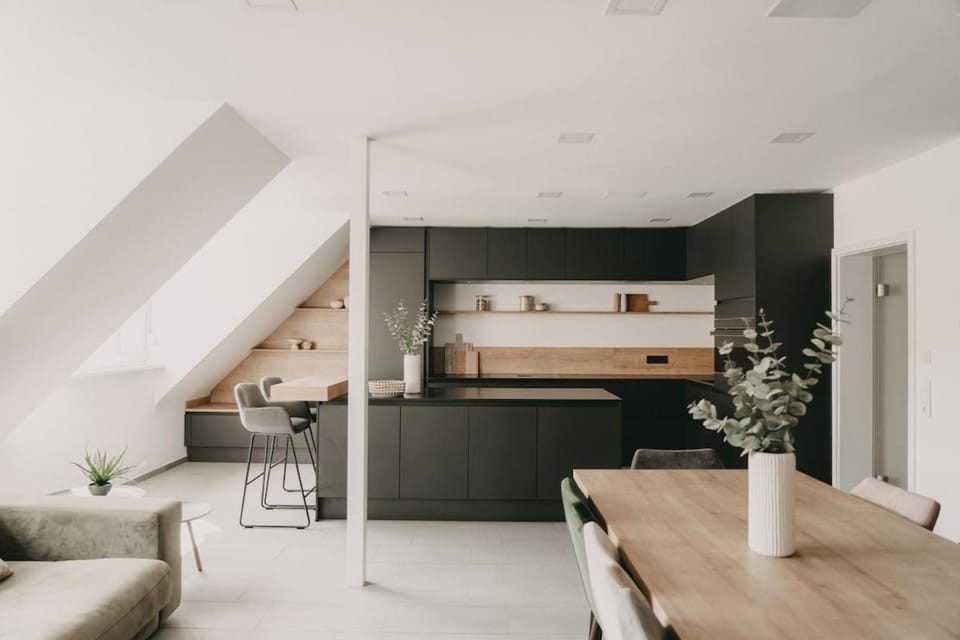 Kitchen or kitchenette, Living room, Seating area, Dining area