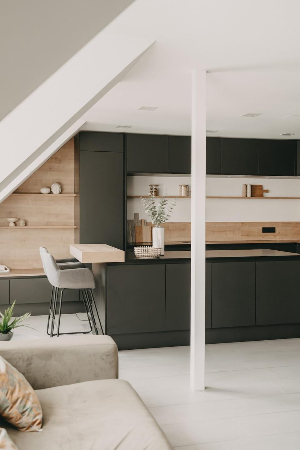 Kitchen or kitchenette, Seating area, Dining area