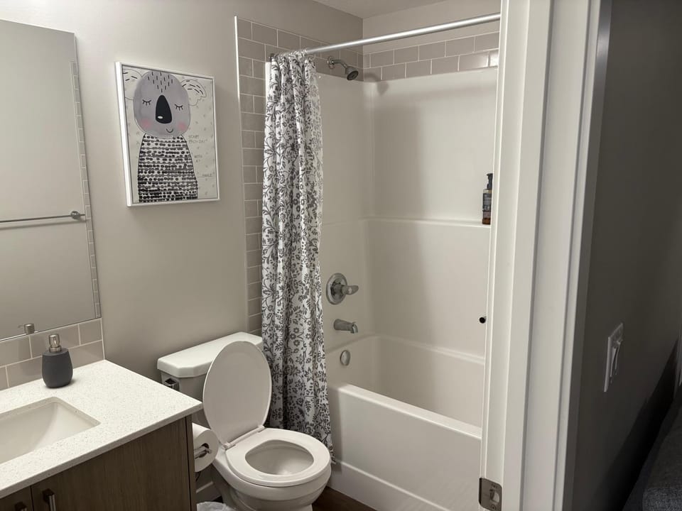 Relax in Comfort, AC, YYC, CrossIron Mills, Banff House in Calgary