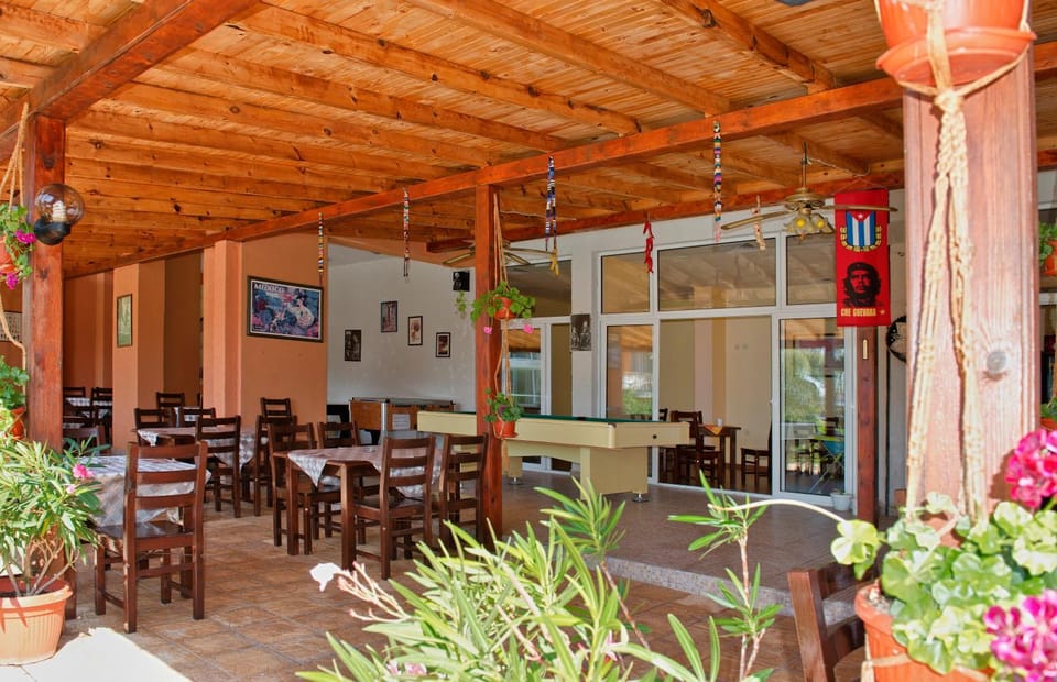 Patio, Restaurant/places to eat, Day