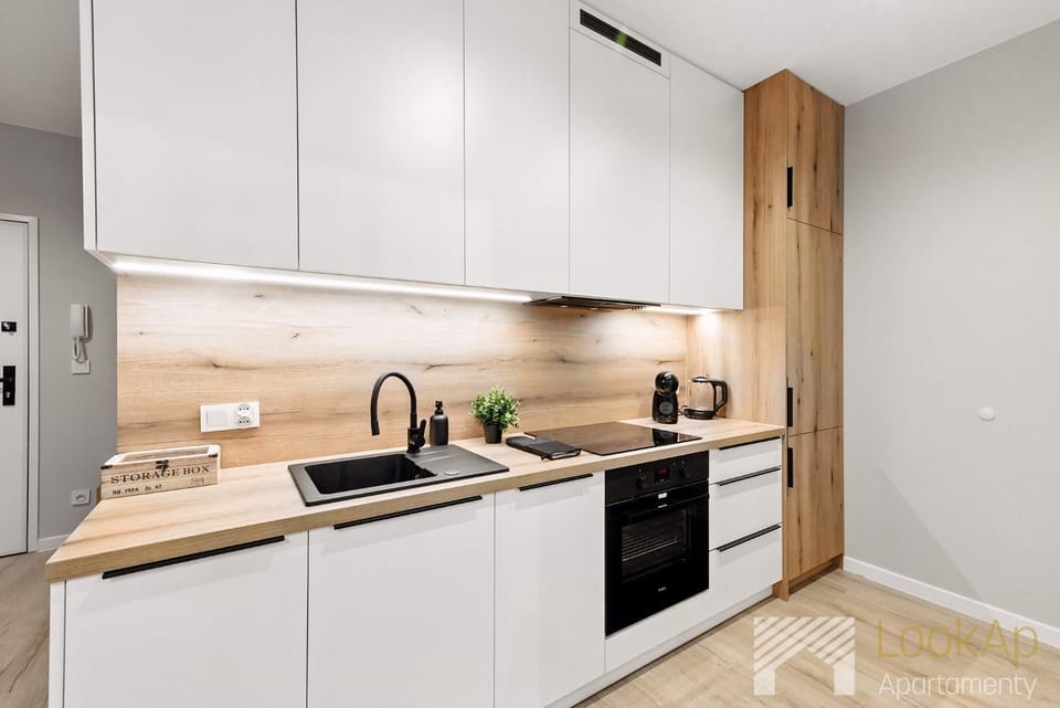 Coffee/tea facilities, Kitchen or kitchenette, stove