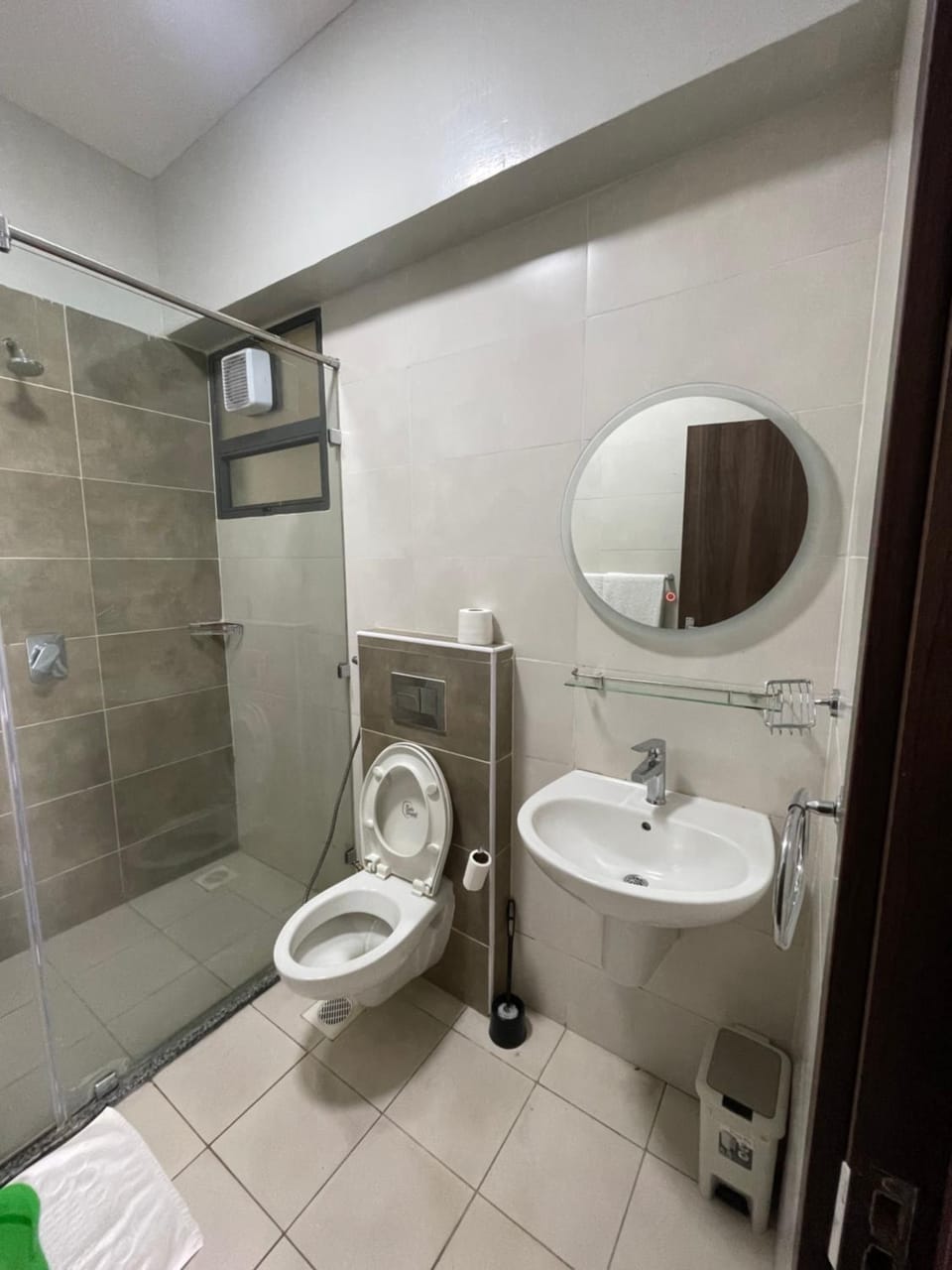 Shower, Toilet, Bathroom, towels