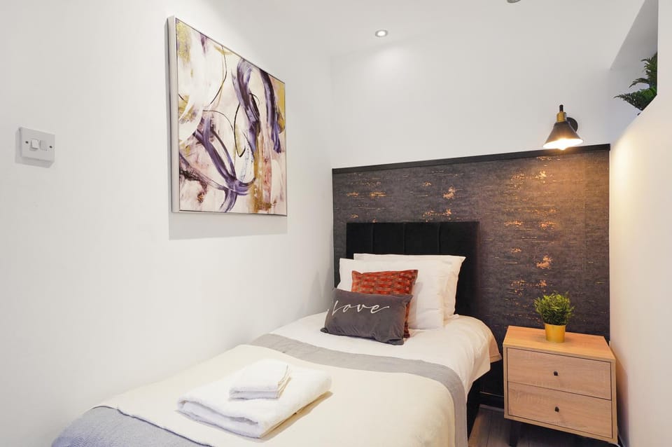 Stylish 2-Bedroom Flat in Prime London Location Apartment in Pinner