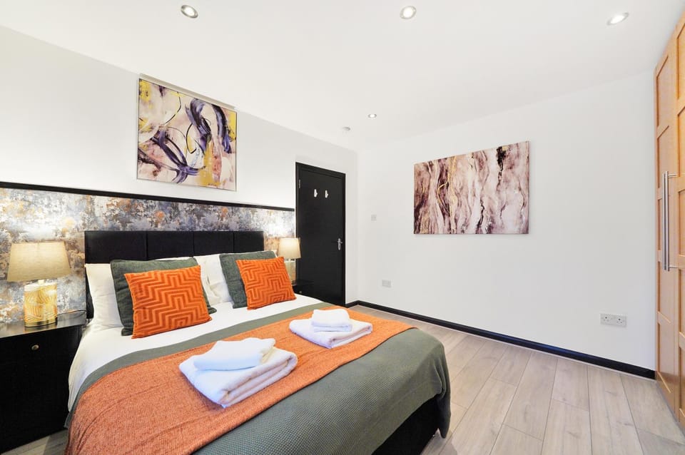 Stylish 2-Bedroom Flat in Prime London Location Apartment in Pinner