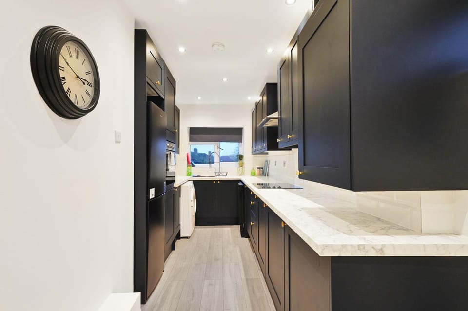 Stylish 2-Bedroom Flat in Prime London Location Apartment in Pinner