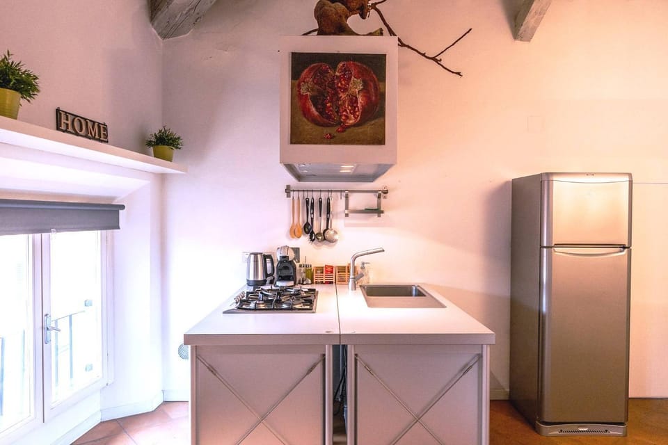 Luxe Paradise - 4 person, Historic Center Apartment in Modena