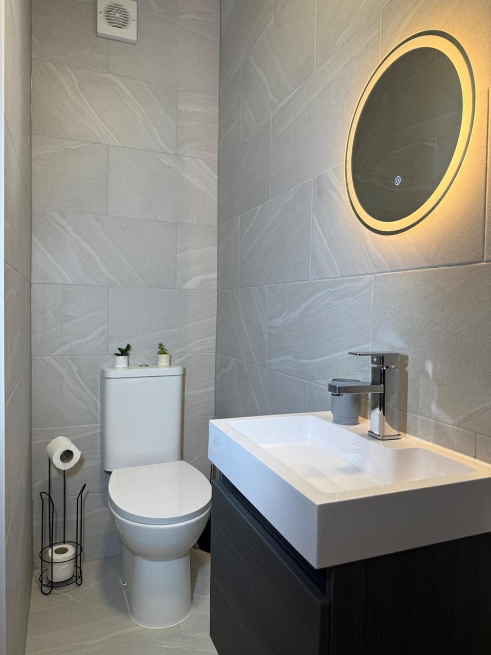 124A The Luxury Suite 1st floor modern apartment Apartment in Oldbury