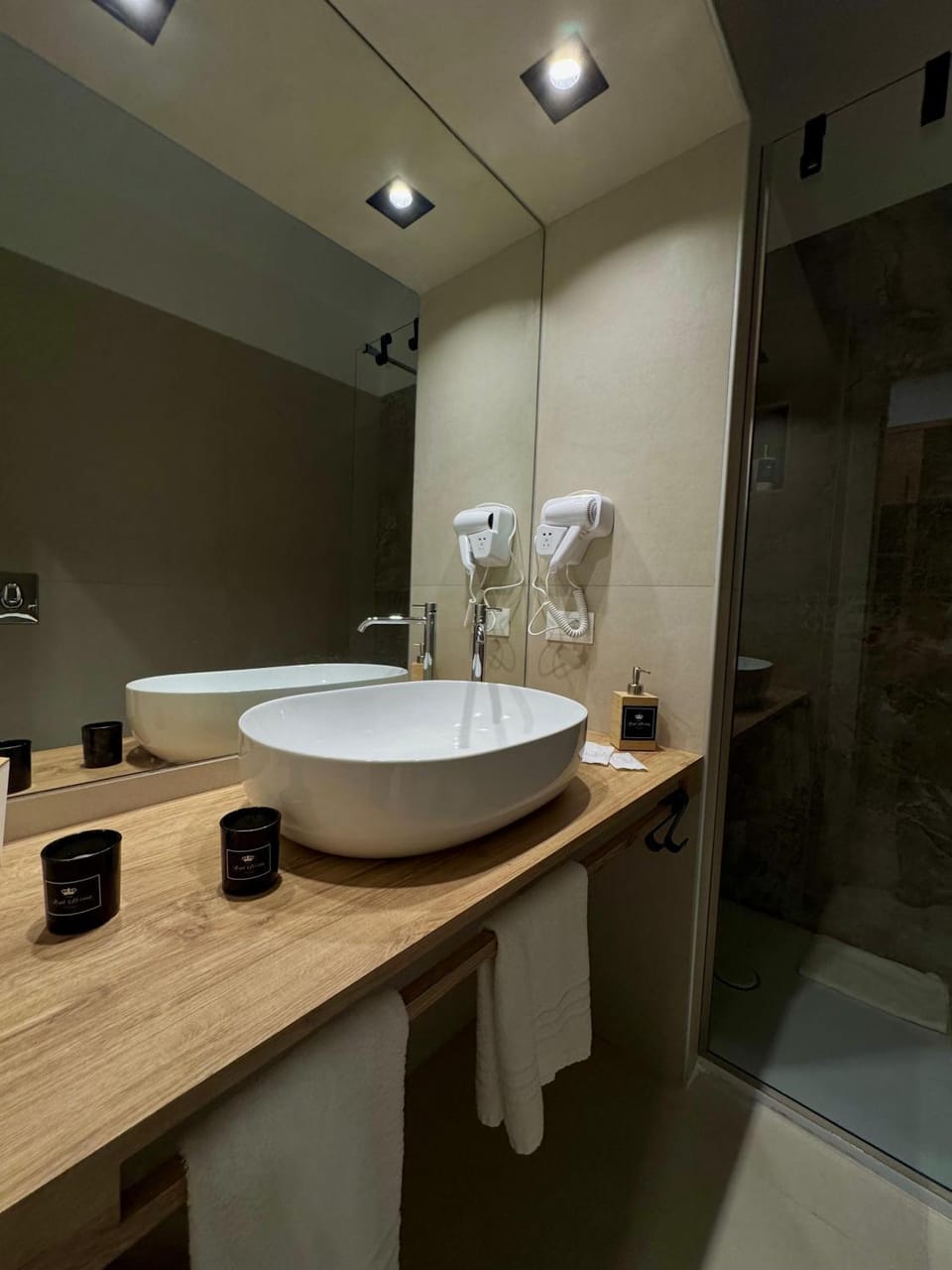 Bathroom, towels