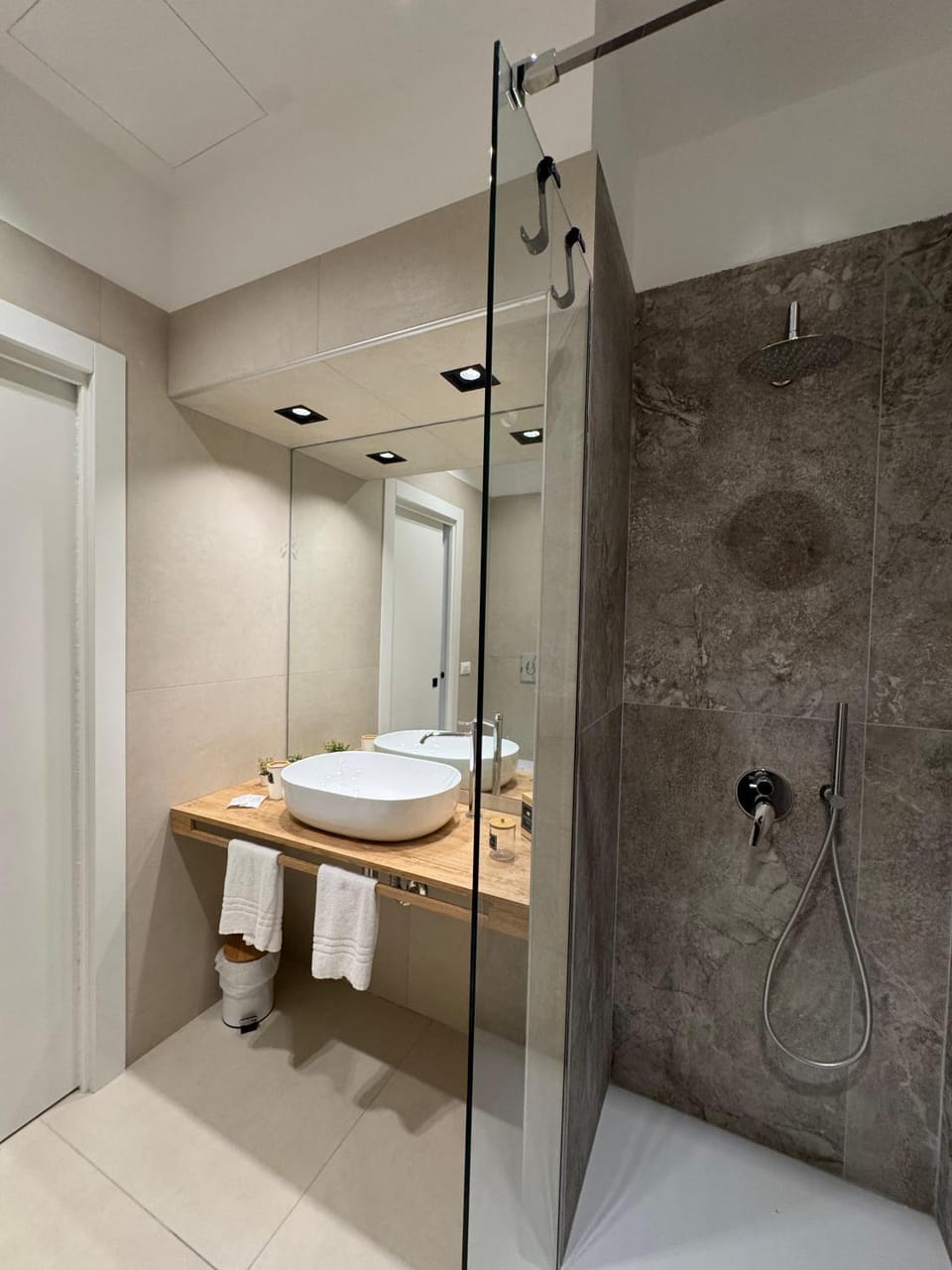 Shower, Bathroom, towels