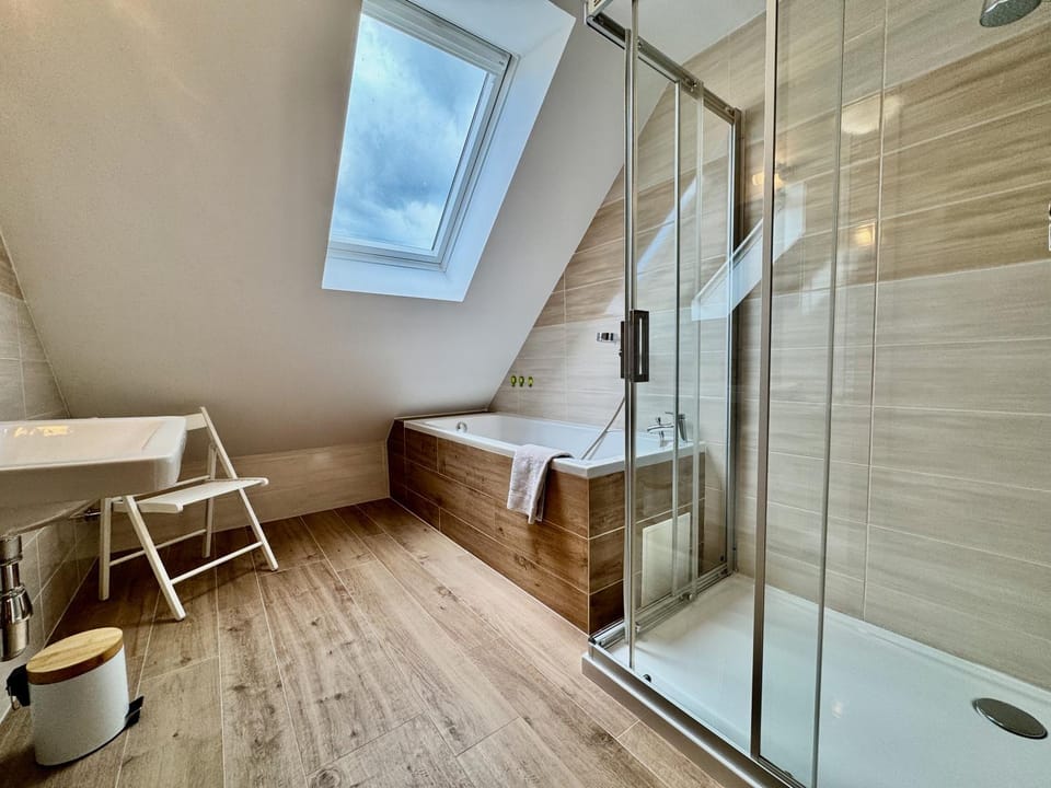Shower, Bathroom, Bath, towels