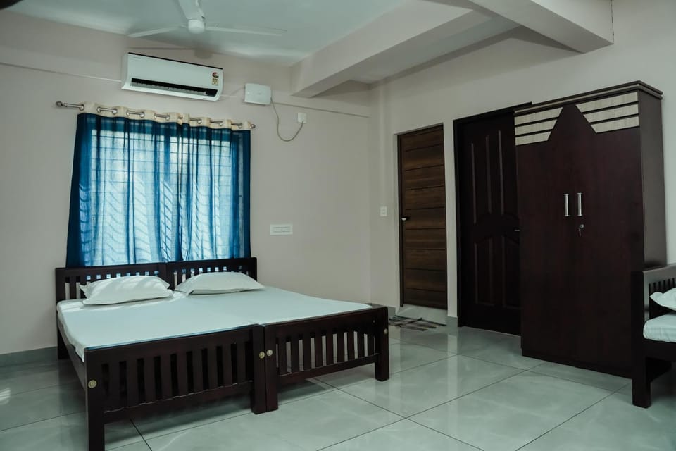 Bed, Photo of the whole room, Bedroom, towels, wardrobe, air conditioner
