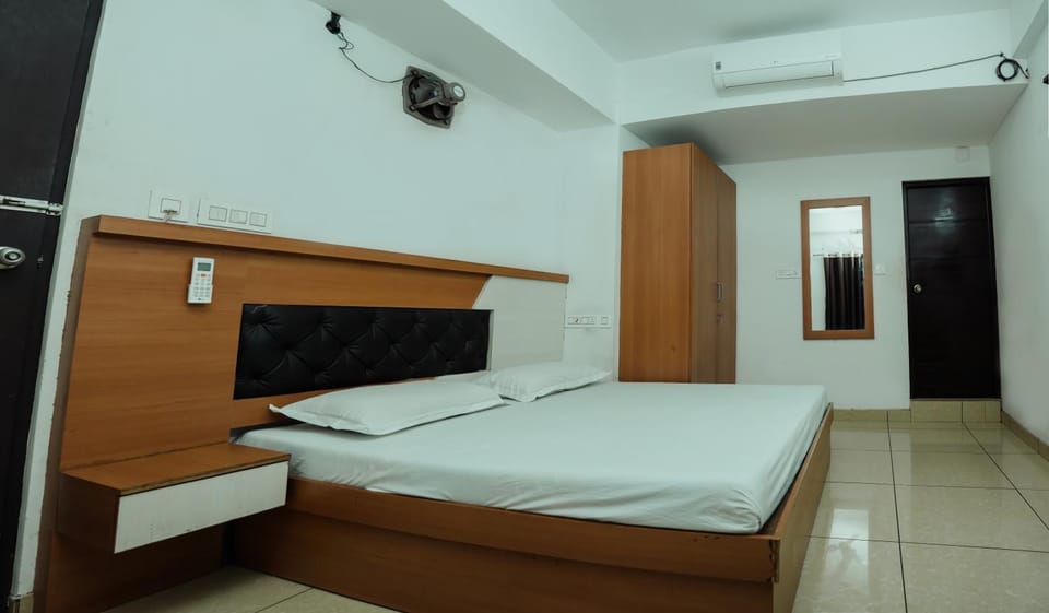 Bed, Photo of the whole room, Bedroom, wardrobe