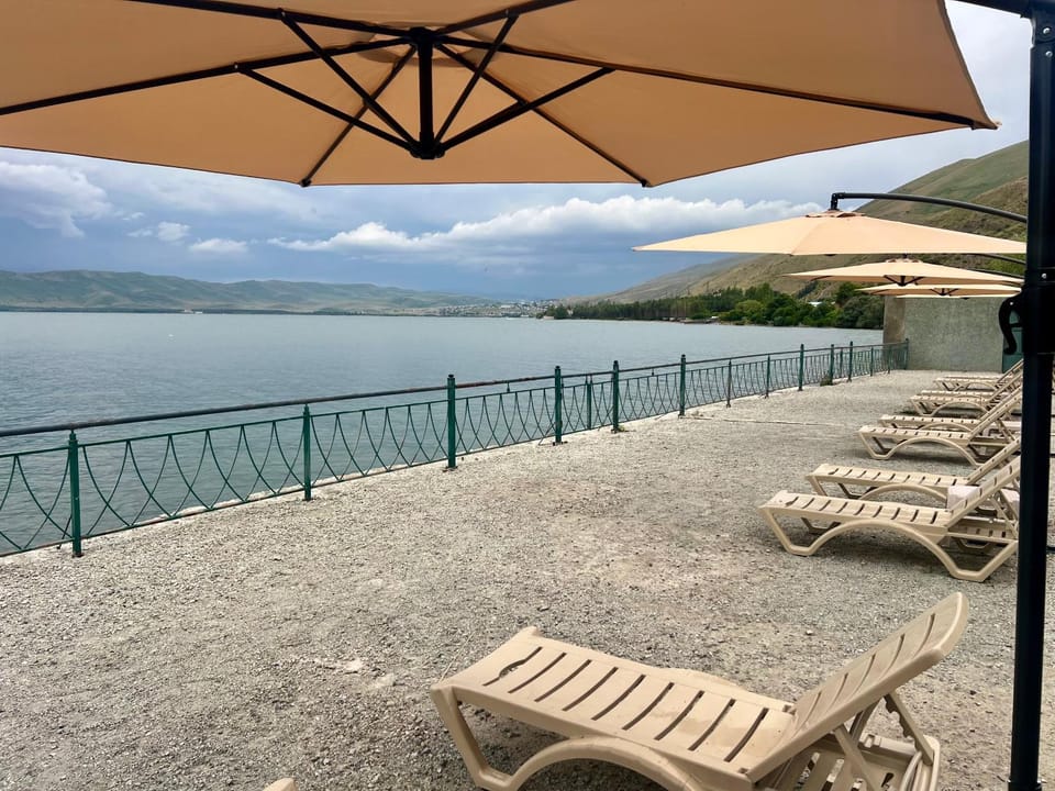Lake view, sunbed