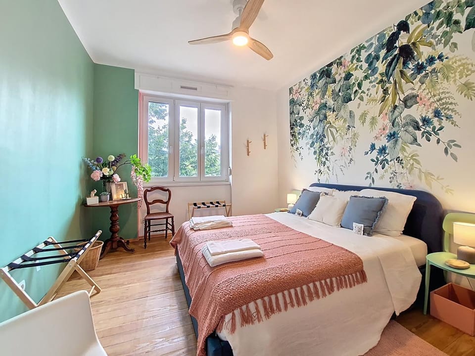 Bed, Photo of the whole room, Bedroom
