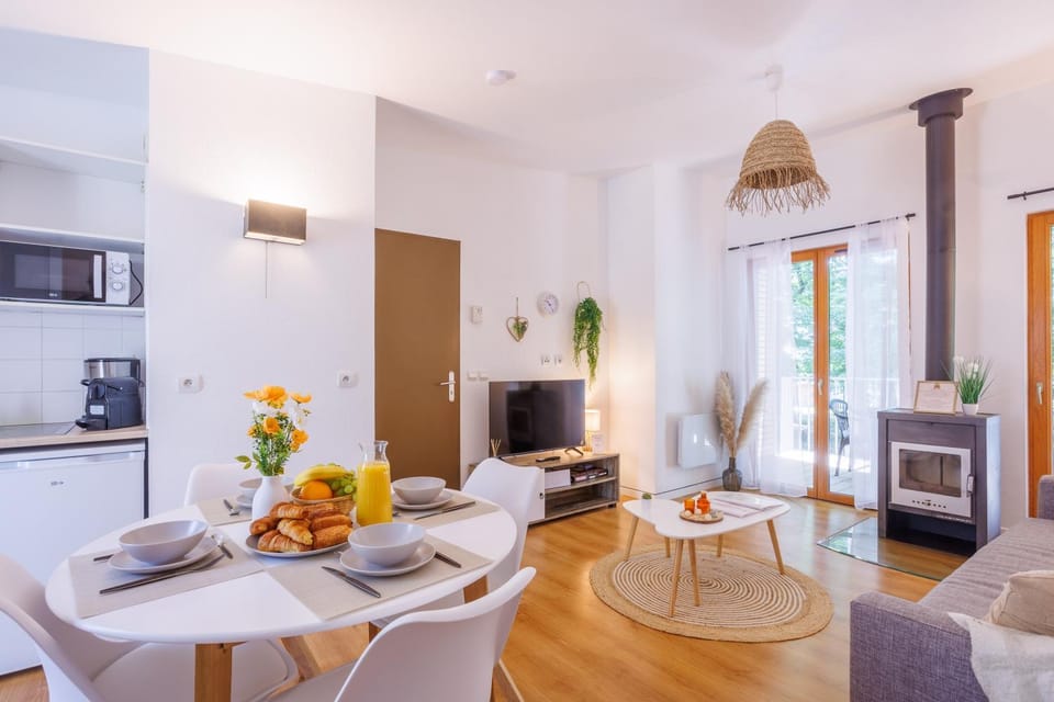 Kitchen or kitchenette, Living room, Dining area