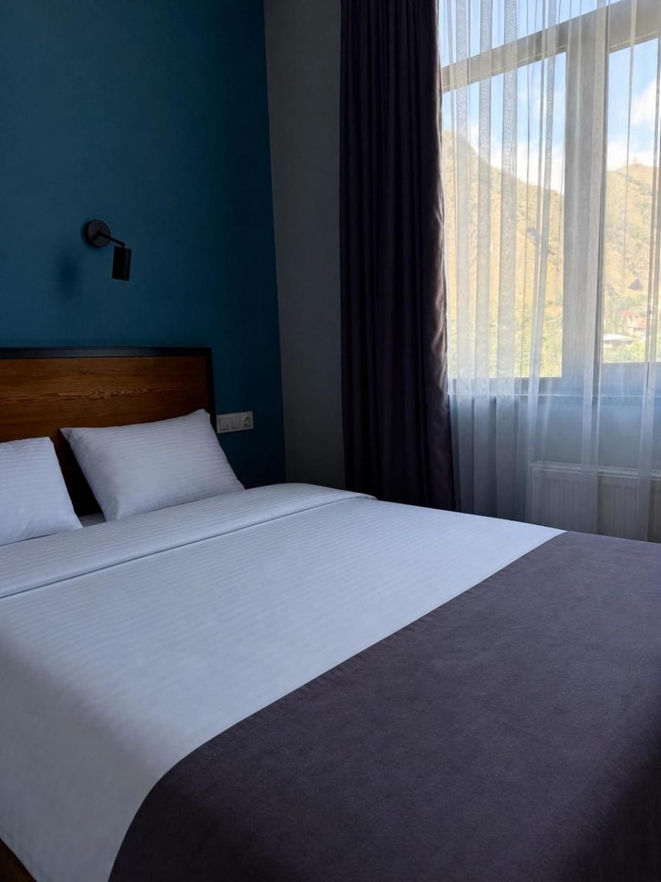 Bed, Mountain view