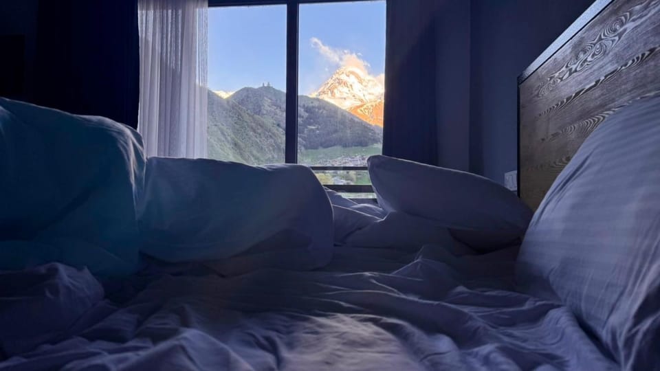Bed, Bedroom, Mountain view