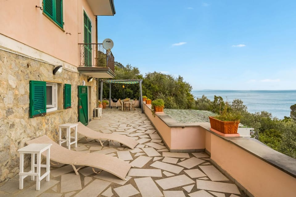 La terrazza sul mare Private parking AC Big terrace Apartment in Lerici