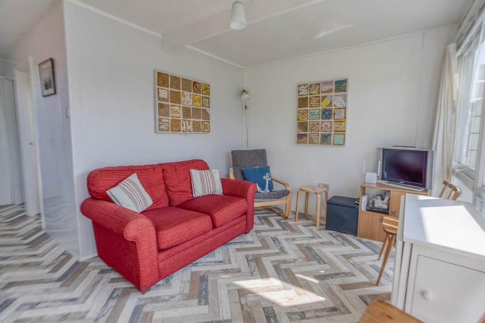 Coastal Glow - Coastal chalet close to beach - Crabpot Cottages Hunstanton House in Heacham