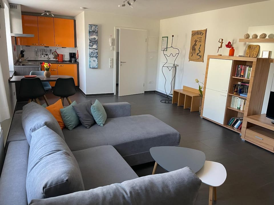 TV and multimedia, Kitchen or kitchenette, Living room, Seating area, Dining area