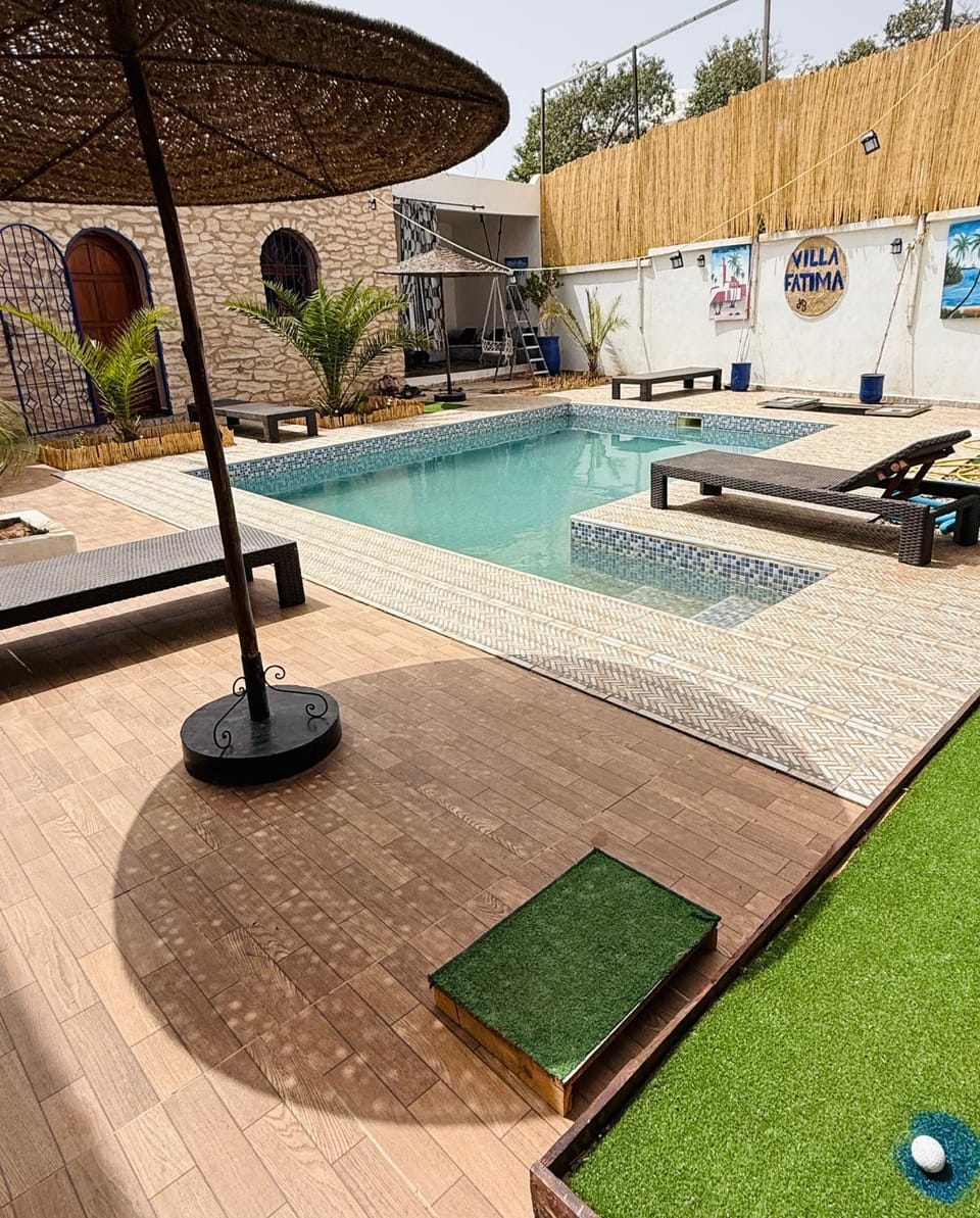 Swimming pool