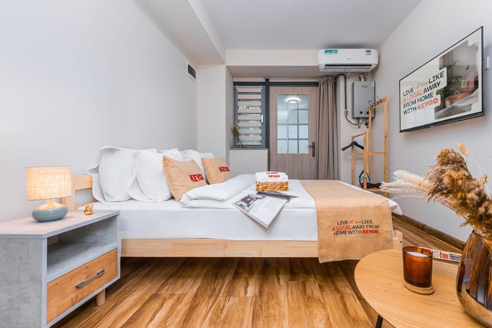 Seating area, Bedroom