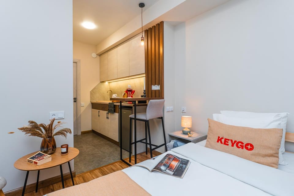 Kitchen or kitchenette, Dining area, Bedroom